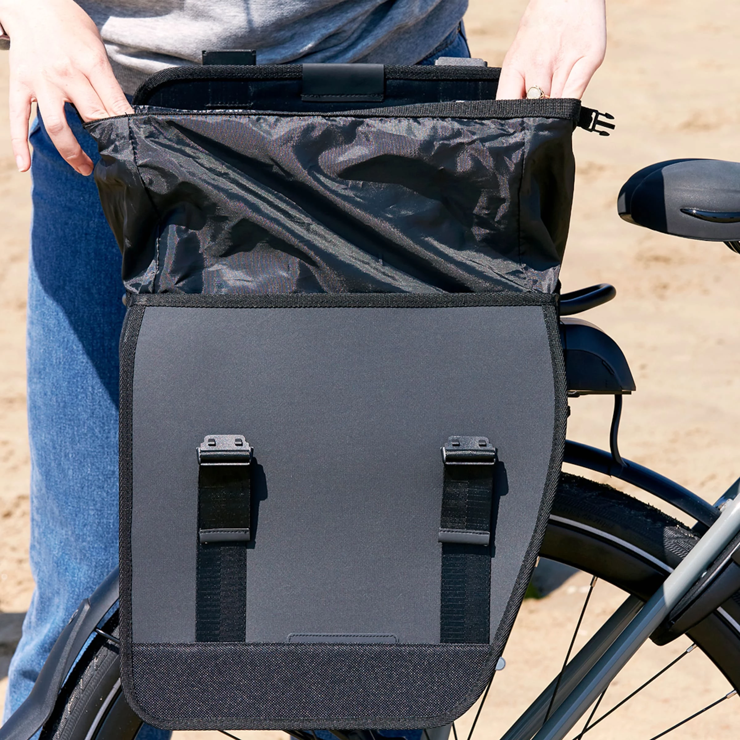 BASIL Tour Waterproof Double Pannier Bag MIK Double Sacoche Porte-bagages 11 BASIL Tour Waterproof Double Pannier Bag MIK Double Sacoche Porte-bagages – Image 11