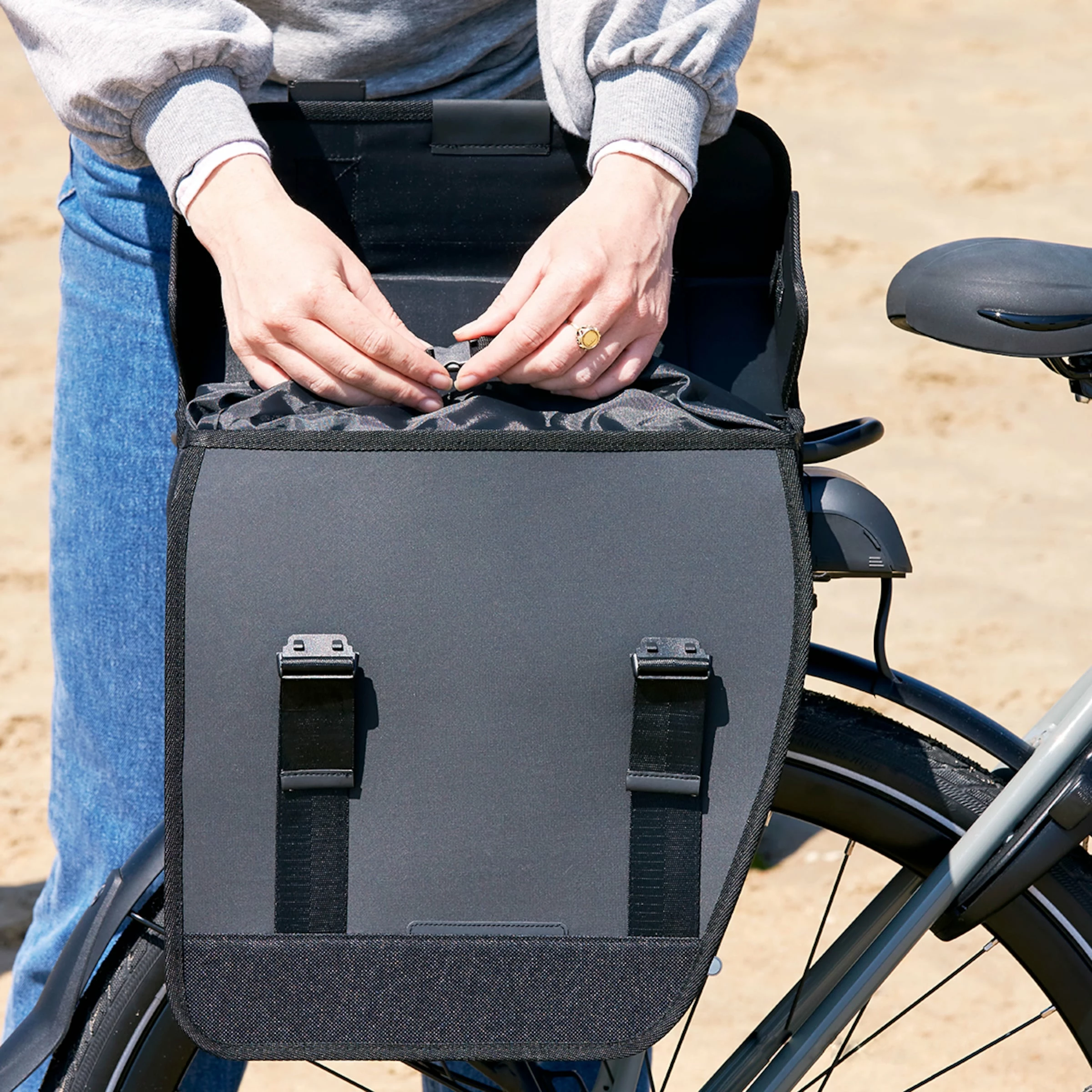 BASIL Tour Waterproof Double Pannier Bag MIK Double Sacoche Porte-bagages 10 BASIL Tour Waterproof Double Pannier Bag MIK Double Sacoche Porte-bagages – Image 10